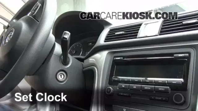2012 Volkswagen Passat S 2.5L 5 Cyl. Sedan (4 Door) Horloge Régler l'horloge